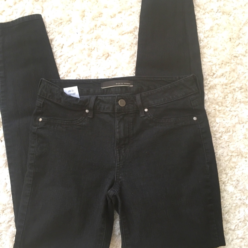 Rich & Skinny Black skinny jeans. In excellent pre-loved condition!